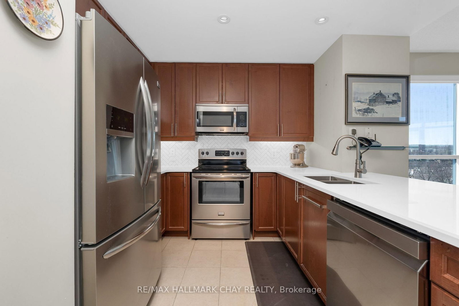 37 Ellen Street • #702 • Barrie, ON photo 10