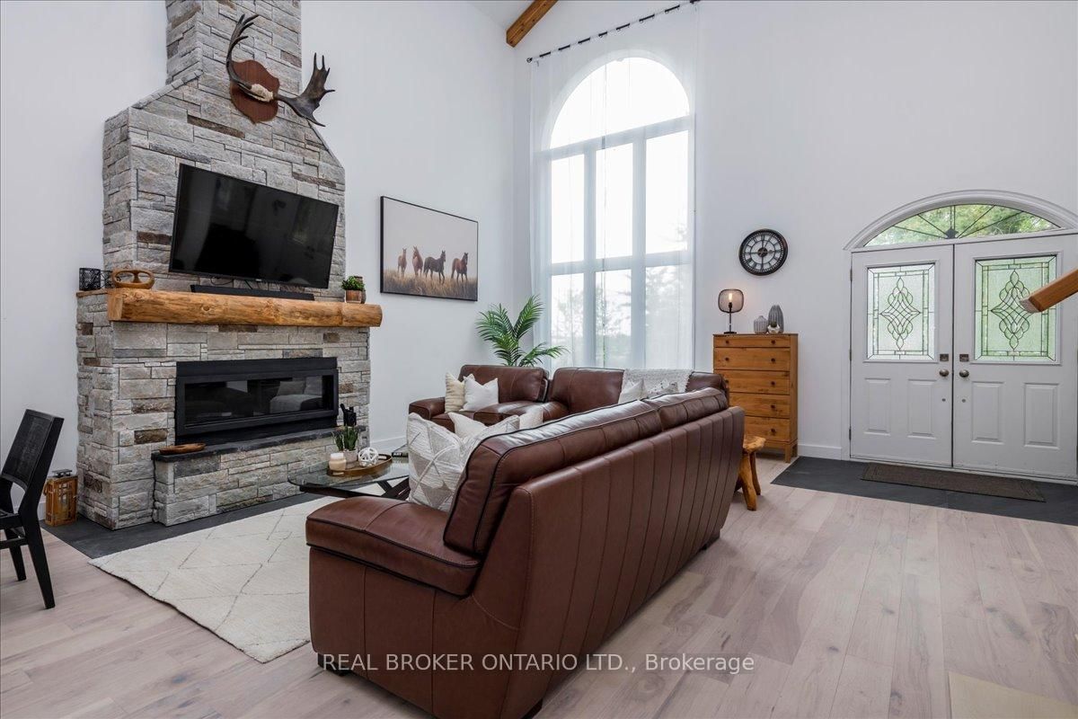 3665 Baldwick Lane • Springwater, ON photo 6