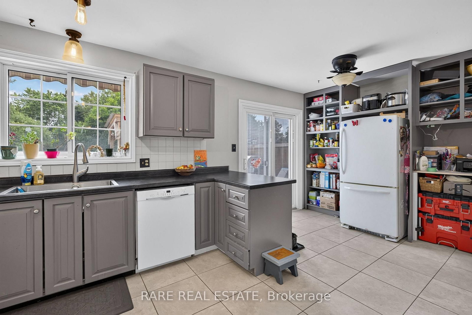 25 Edgewood Crescent • Clearview, ON photo 8