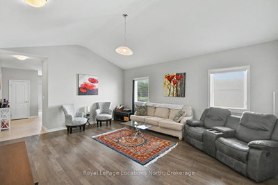 214 SPRINGFIELD Crescent • Clearview, ON photo 6