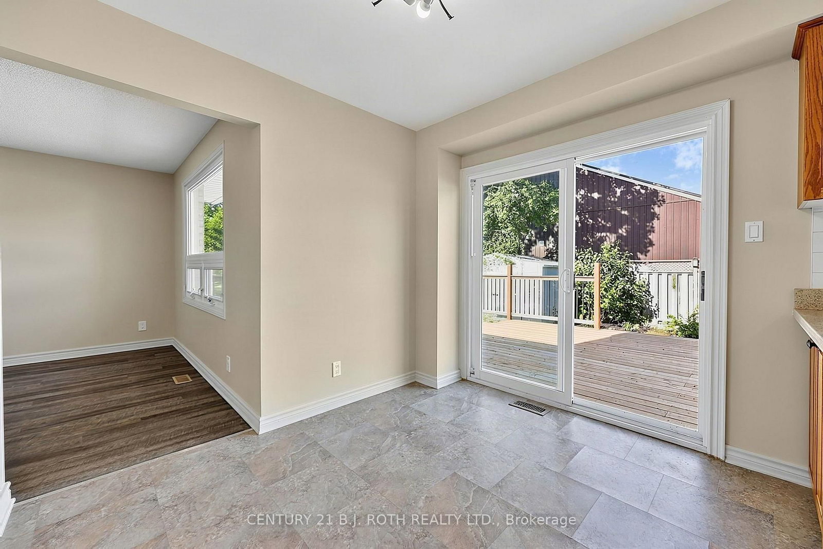 104 WOODSIDE Drive • Orillia, ON photo 12
