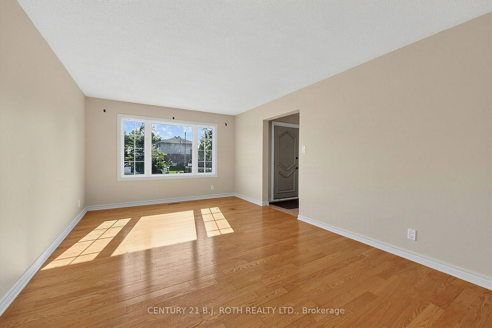 104 WOODSIDE Drive • Orillia, ON photo 17