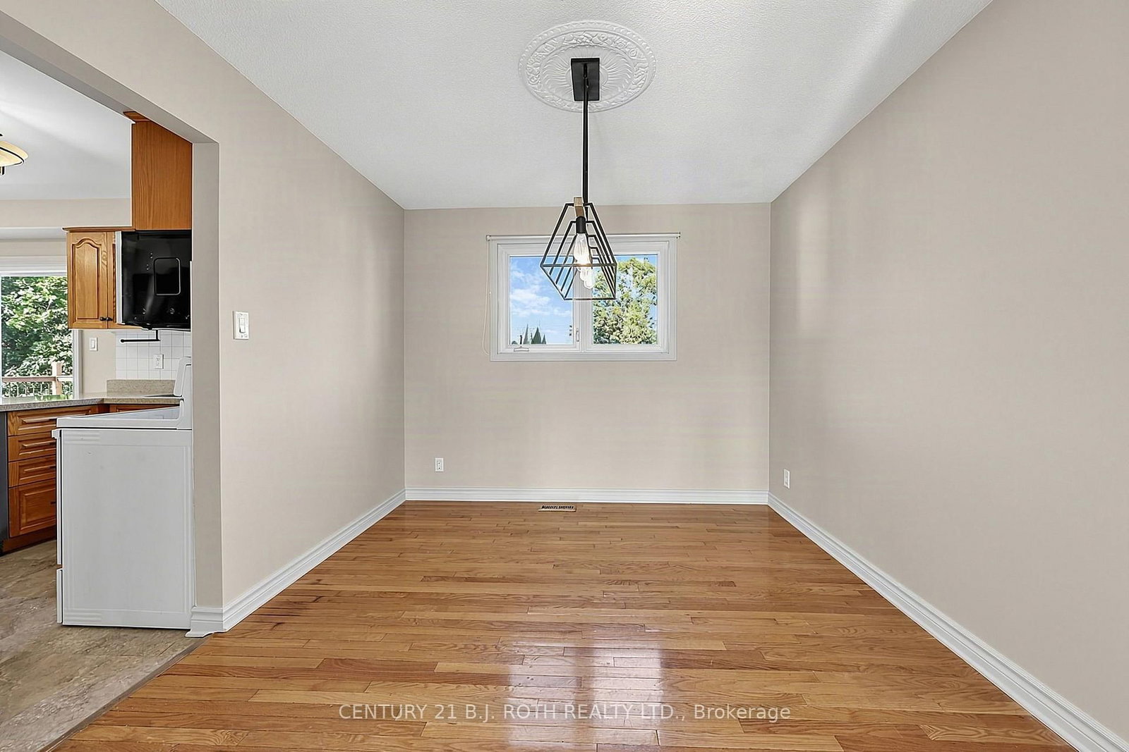 104 WOODSIDE Drive • Orillia, ON photo 18
