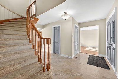 104 WOODSIDE Drive • Orillia, ON photo 8