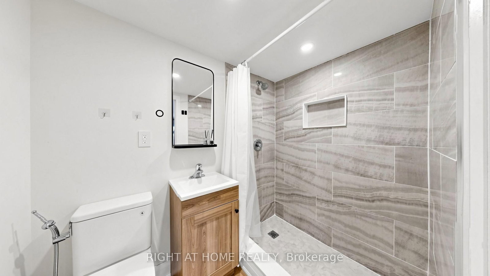 14 Dixon Court • Barrie, ON photo 39