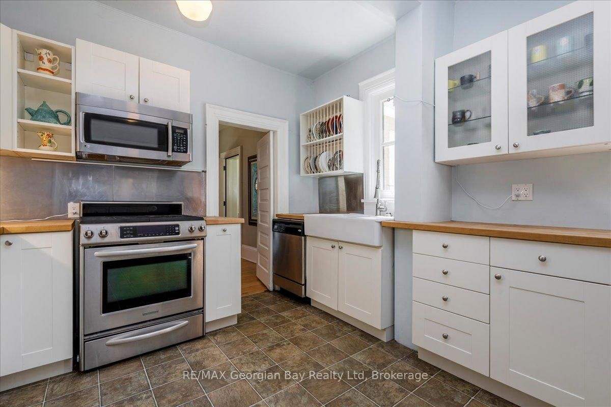 238 Sixth Street • Midland, ON photo 12