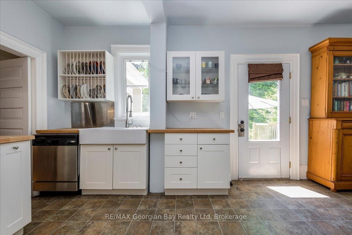 238 Sixth Street • Midland, ON photo 13