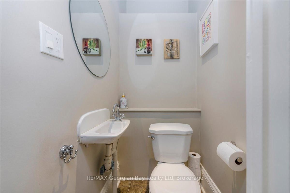 238 Sixth Street • Midland, ON photo 17
