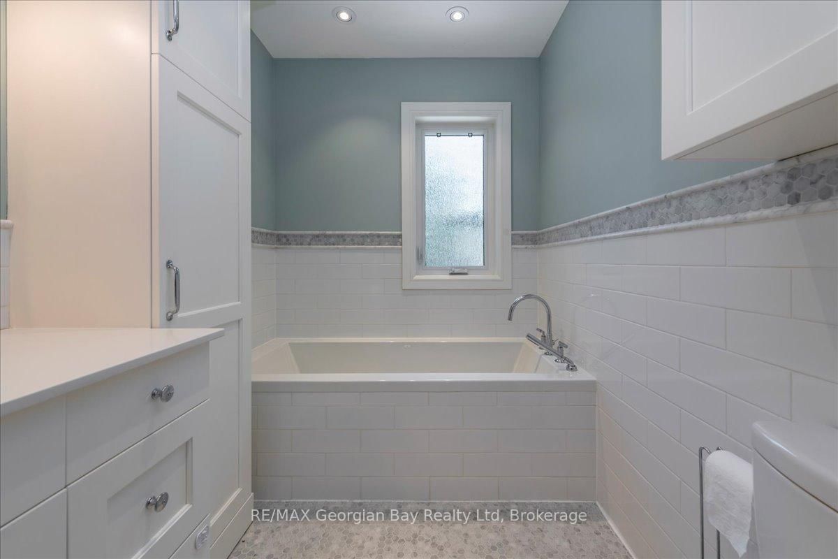 238 Sixth Street • Midland, ON photo 22
