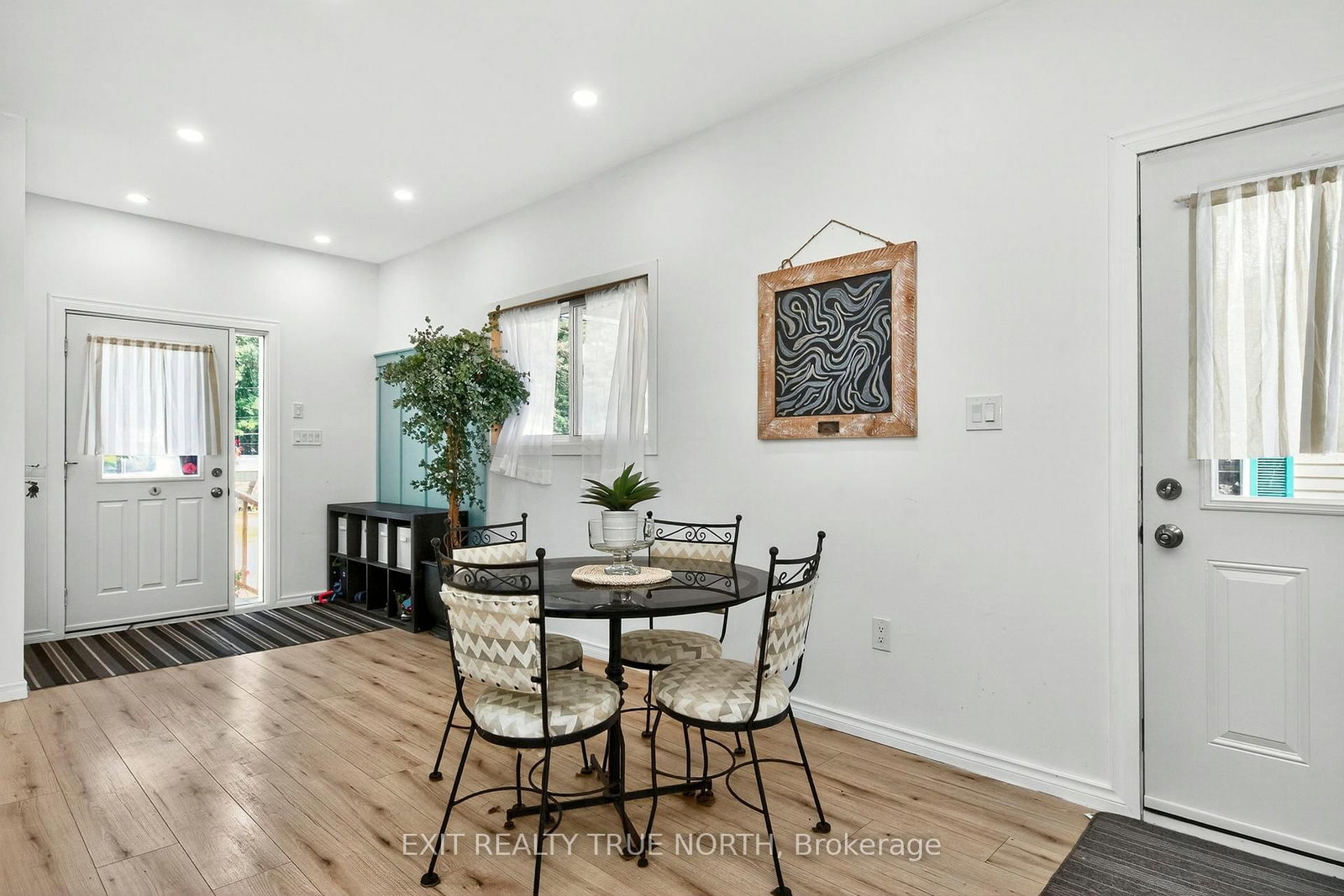 19 Vics Road • Midland, ON photo 5