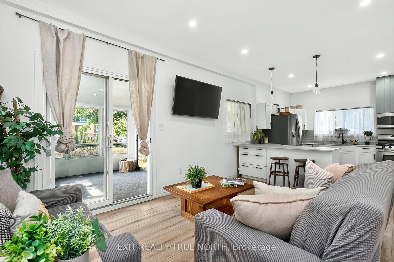 19 Vics Road • Midland, ON photo 7