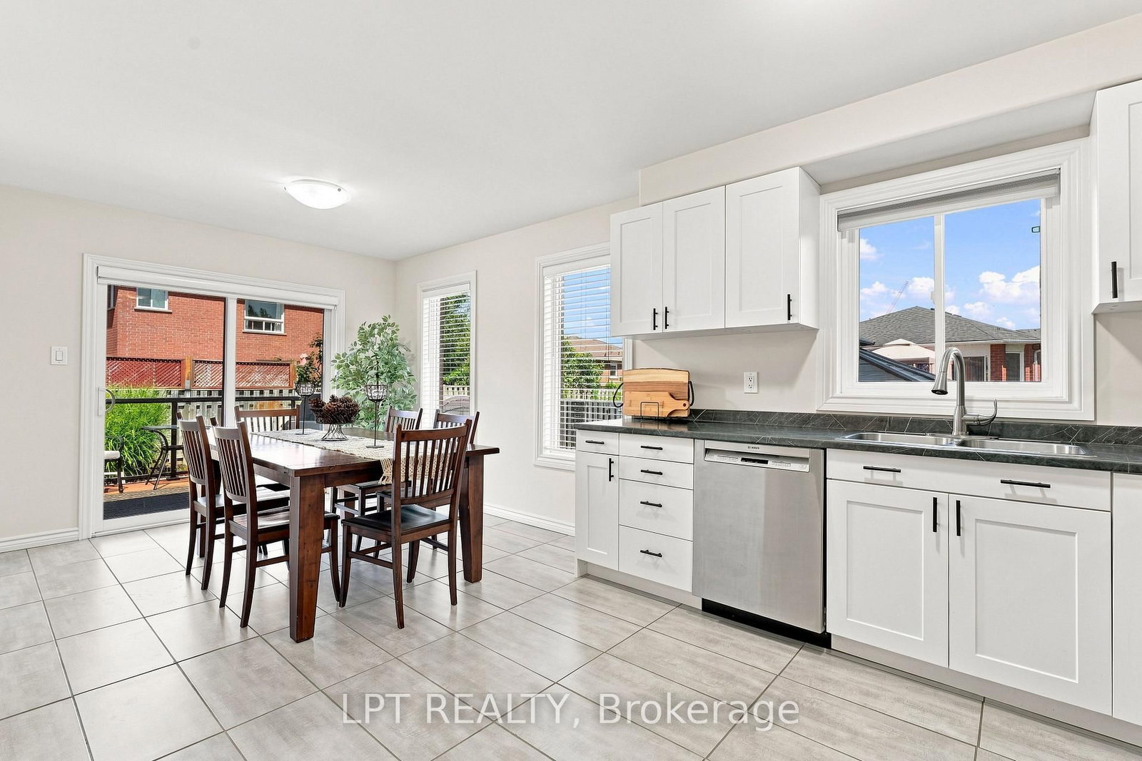 4 Lister Drive • Barrie, ON photo 9