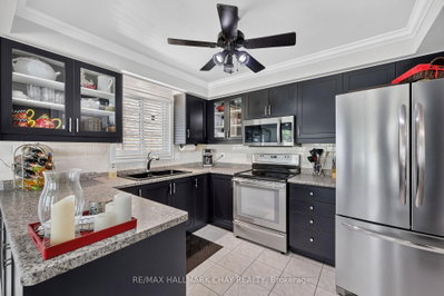 358 Livingstone Street W • Barrie, ON photo 3