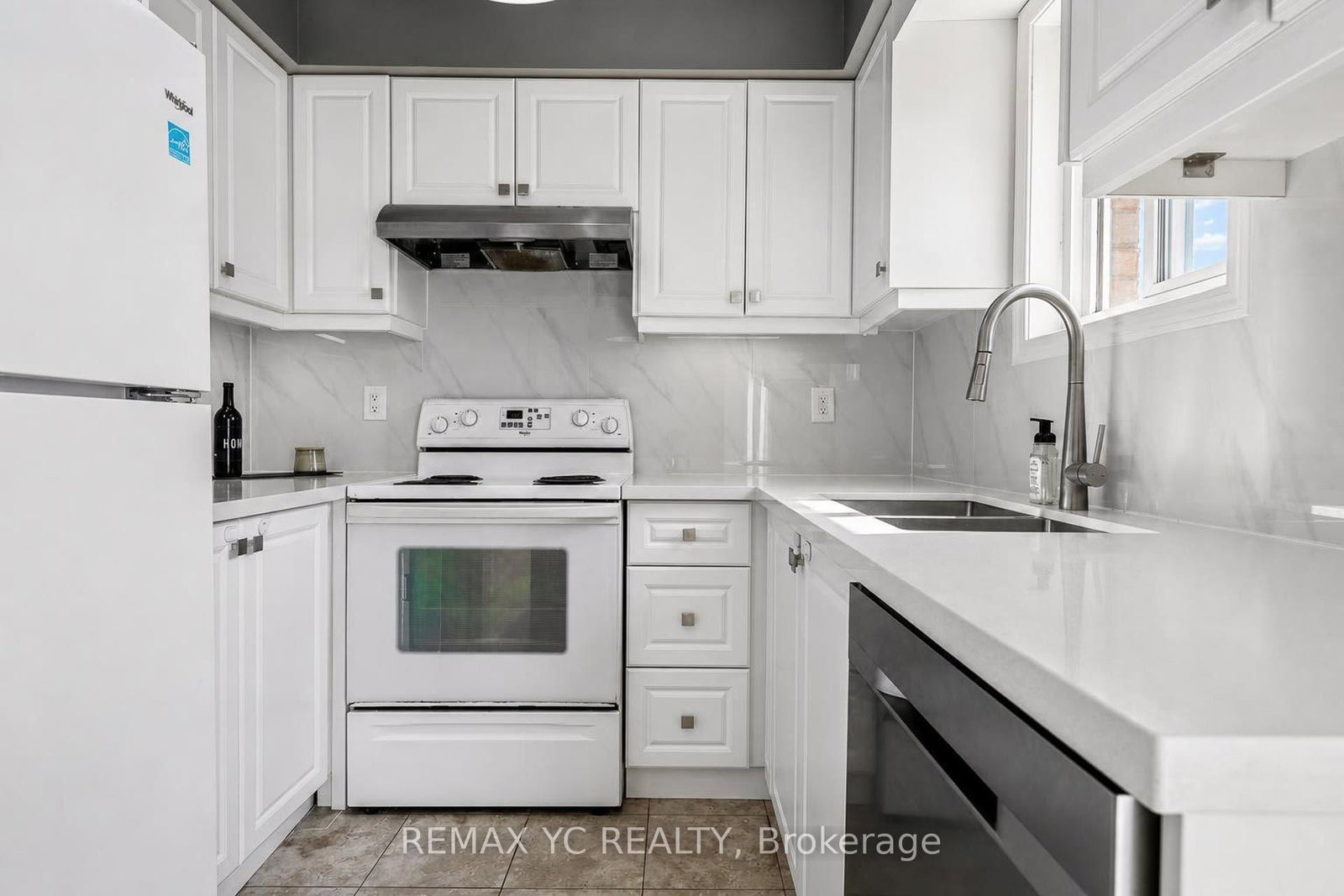 18 Coleman Drive • Barrie, ON photo 9