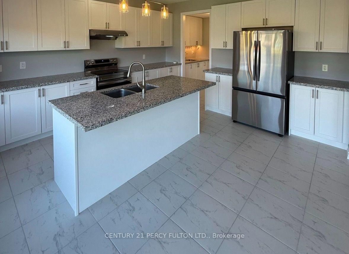 10 Rosanne Circle • Wasaga Beach, ON photo 4