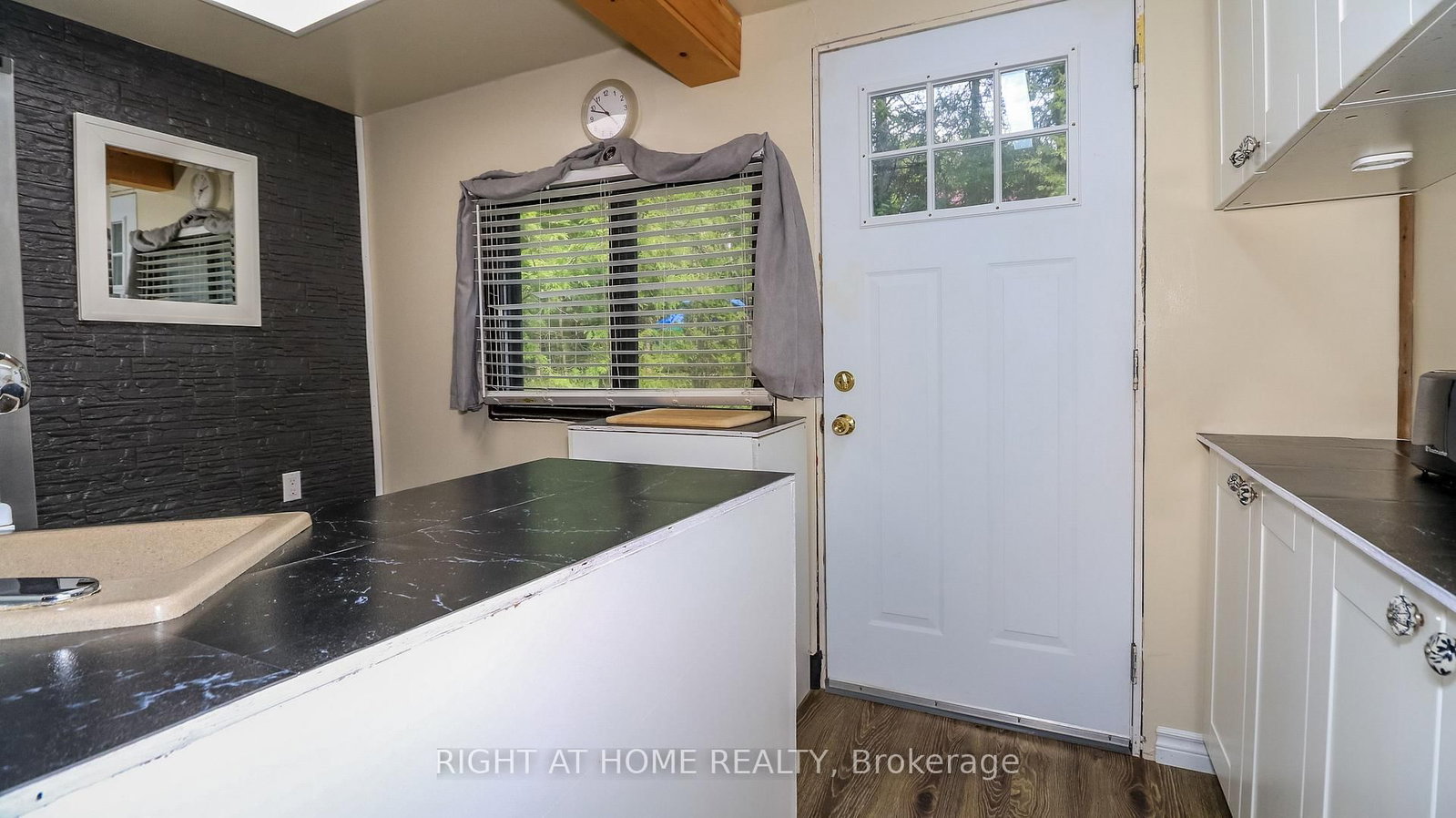 300 Albin Road • Tay, ON photo 13