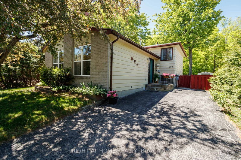 1059 Glen Mhor Crescent