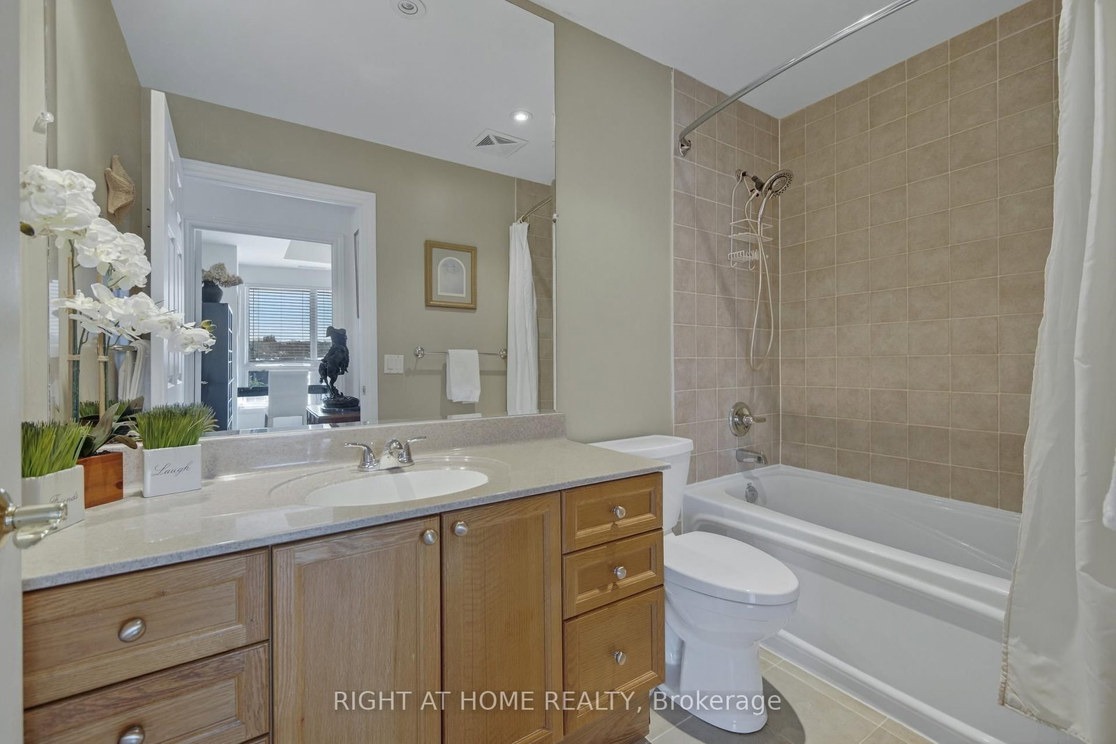 6 Toronto Street • #409 • Barrie, ON photo 23