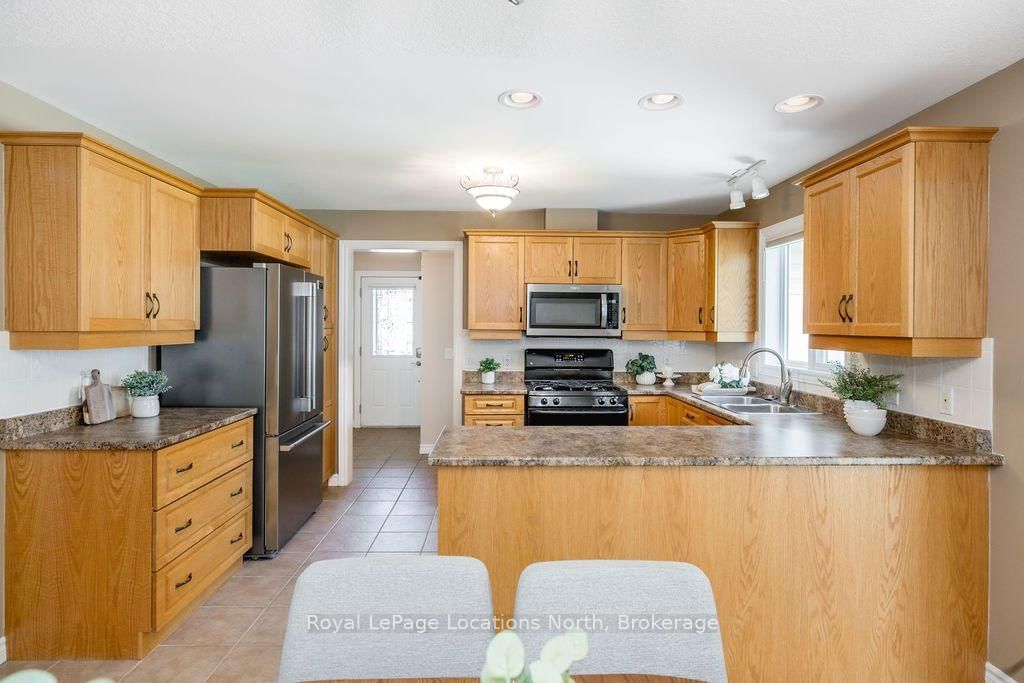 77 Pennsylvania Avenue • Wasaga Beach, ON photo 4