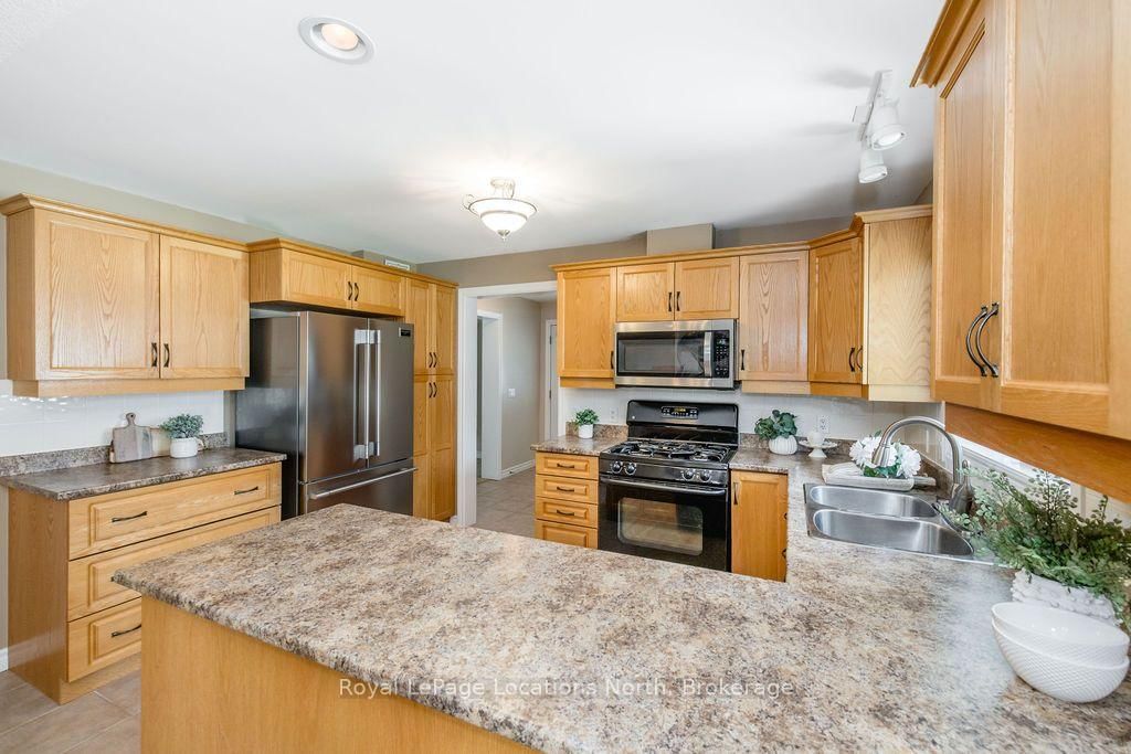 77 Pennsylvania Avenue • Wasaga Beach, ON photo 5