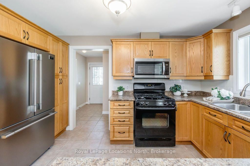 77 Pennsylvania Avenue • Wasaga Beach, ON photo 6
