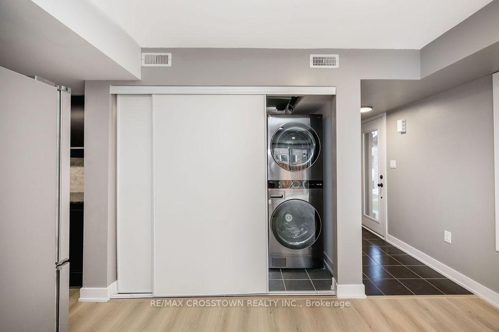 14 Pumpkin Corner Crescent • #1 • Barrie, ON photo 18