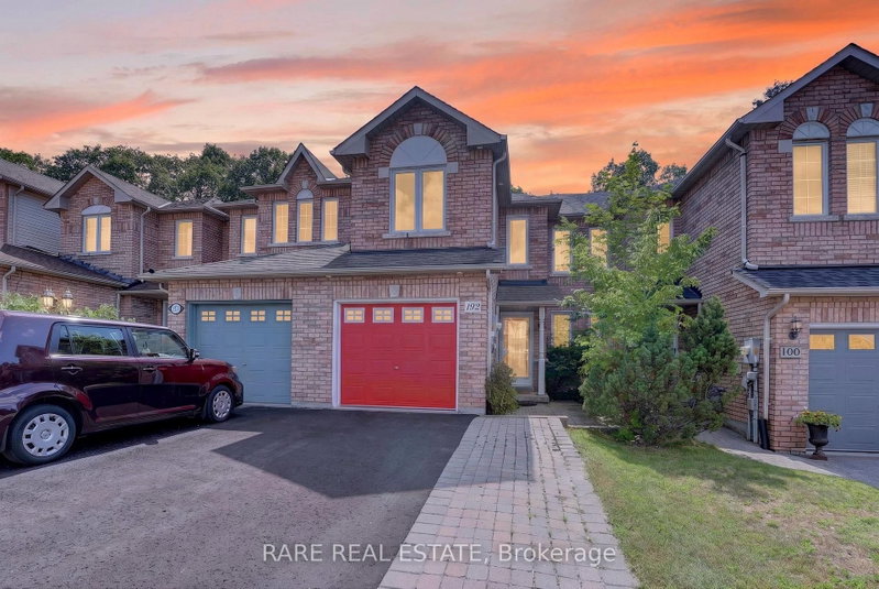 102 Hawthorne Crescent