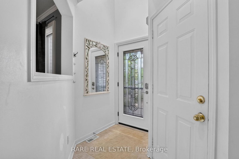 102 Hawthorne Crescent