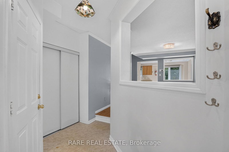 102 Hawthorne Crescent