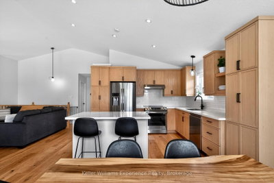 75 Hoyt Avenue • Tay, ON photo 4