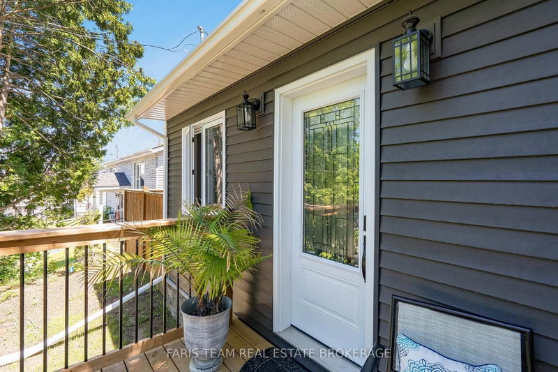 775 Ontario St photo 4
