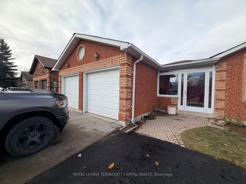 Unit 2 - 284 Livingstone Street W