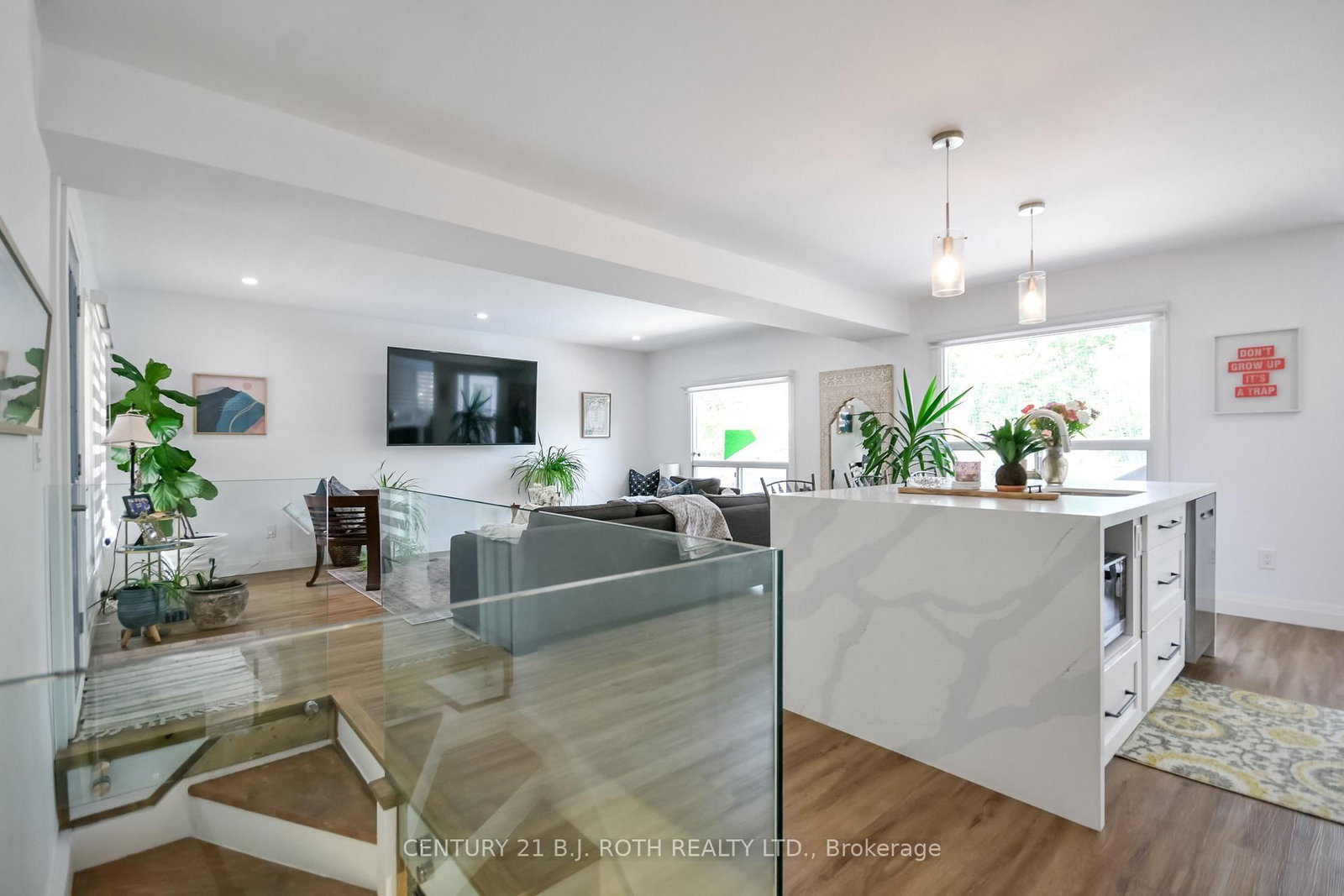 7 WESLEY Street • Barrie, ON photo 11