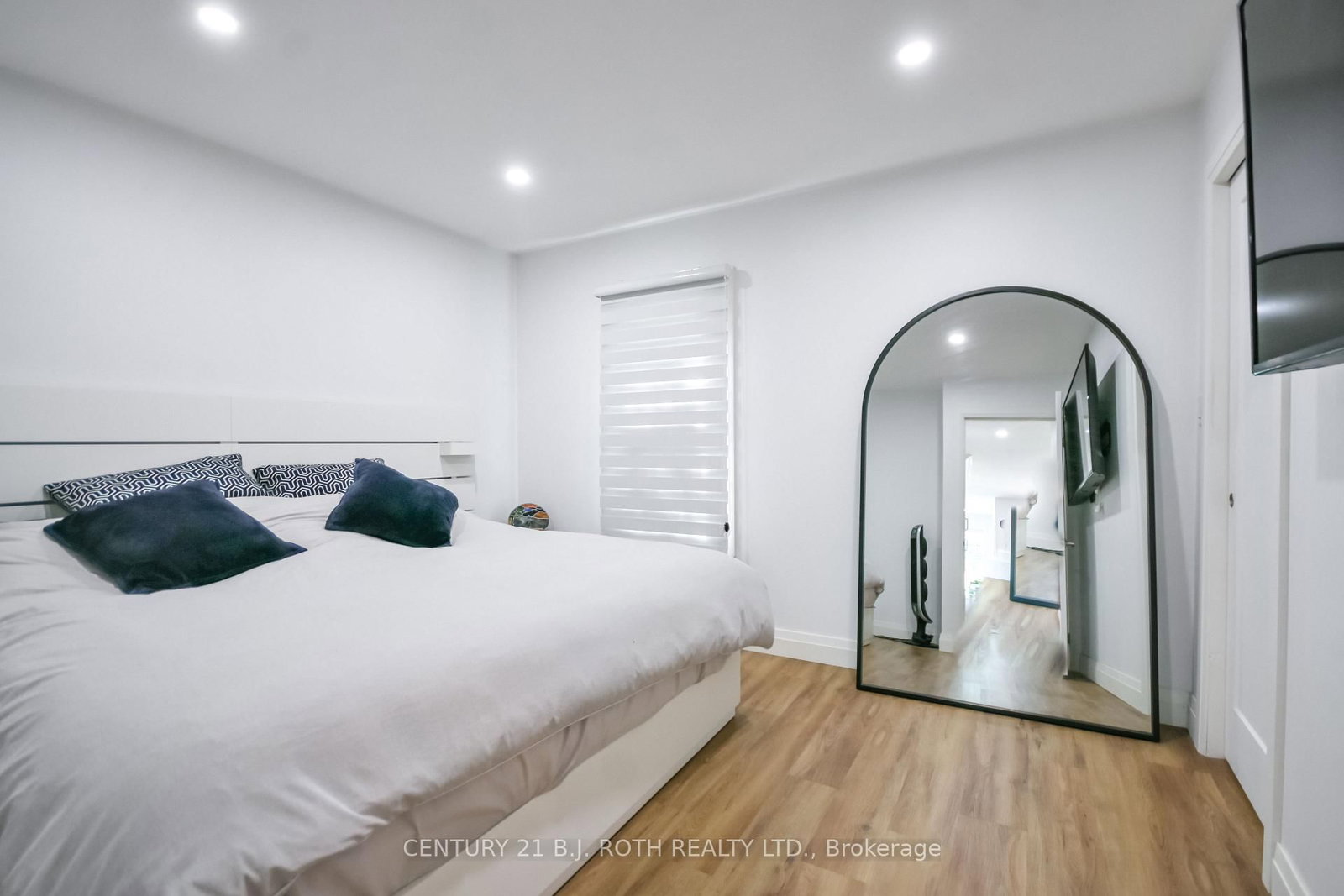 7 WESLEY Street • Barrie, ON photo 26