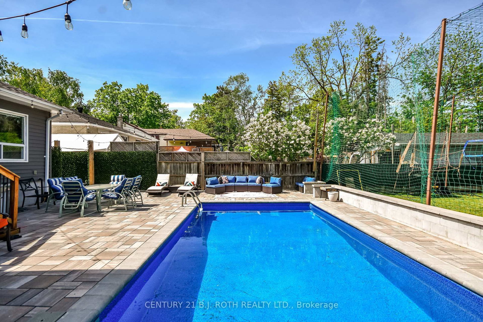 7 WESLEY Street • Barrie, ON photo 36