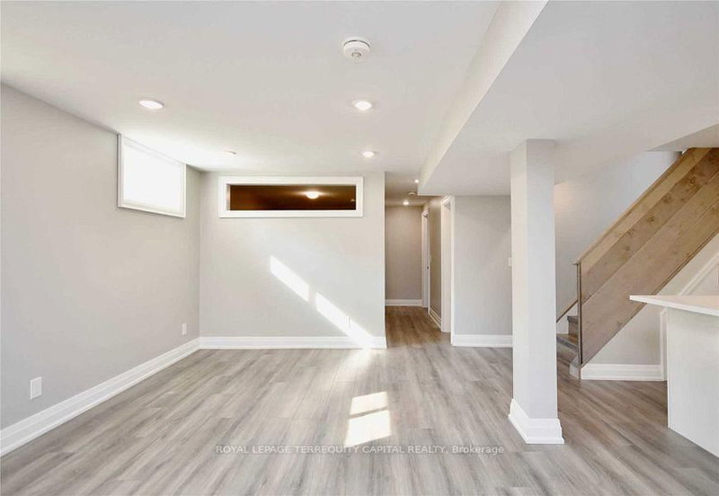 Lower - 192 Wellington Street E