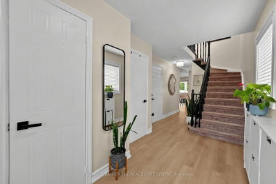 77 Cunningham Drive • Barrie, ON photo 6