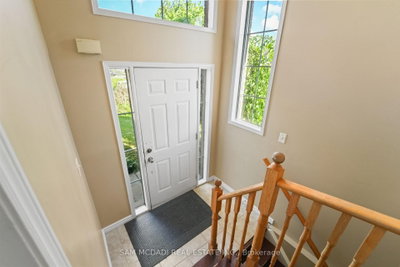 87 Rundle Crescent • Barrie, ON photo 2