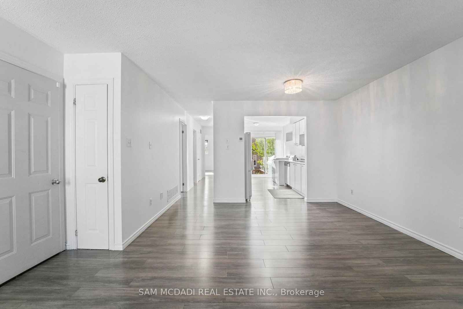 87 Rundle Crescent • Barrie, ON photo 4