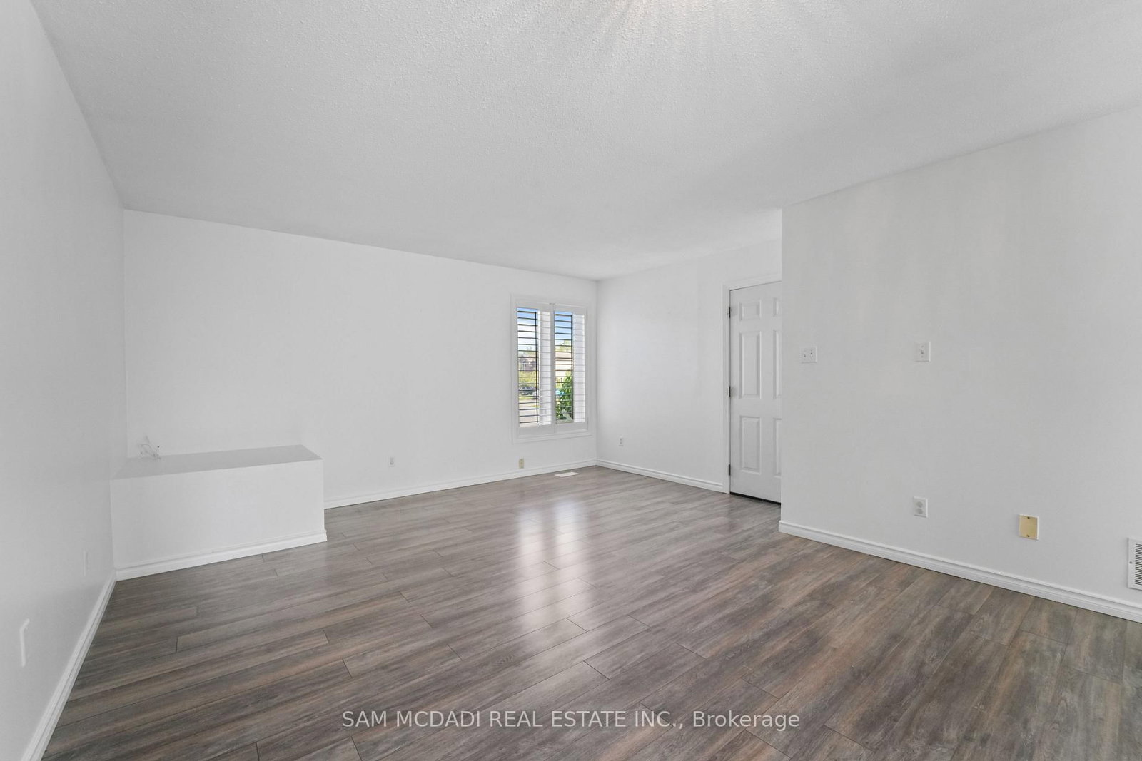 87 Rundle Crescent • Barrie, ON photo 5