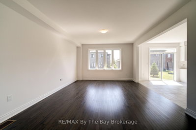 25 Amber Drive • Wasaga Beach, ON photo 9