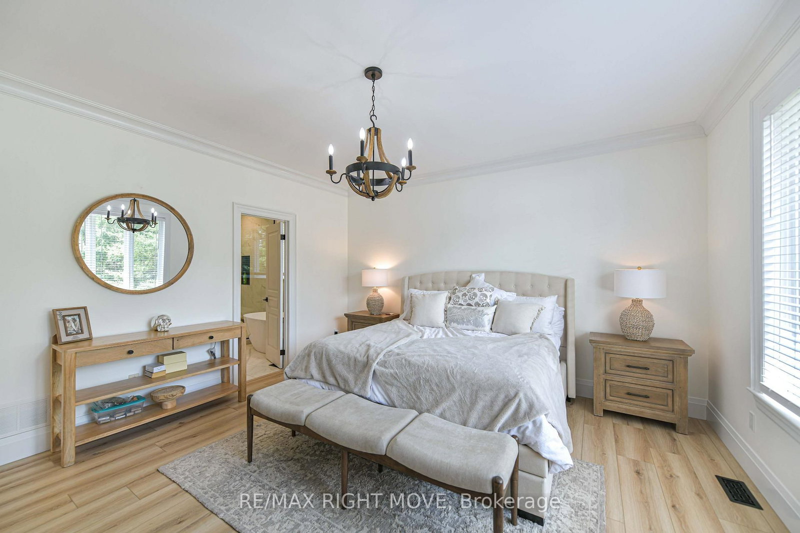 1043 Hurlwood Lane • Severn, ON photo 16