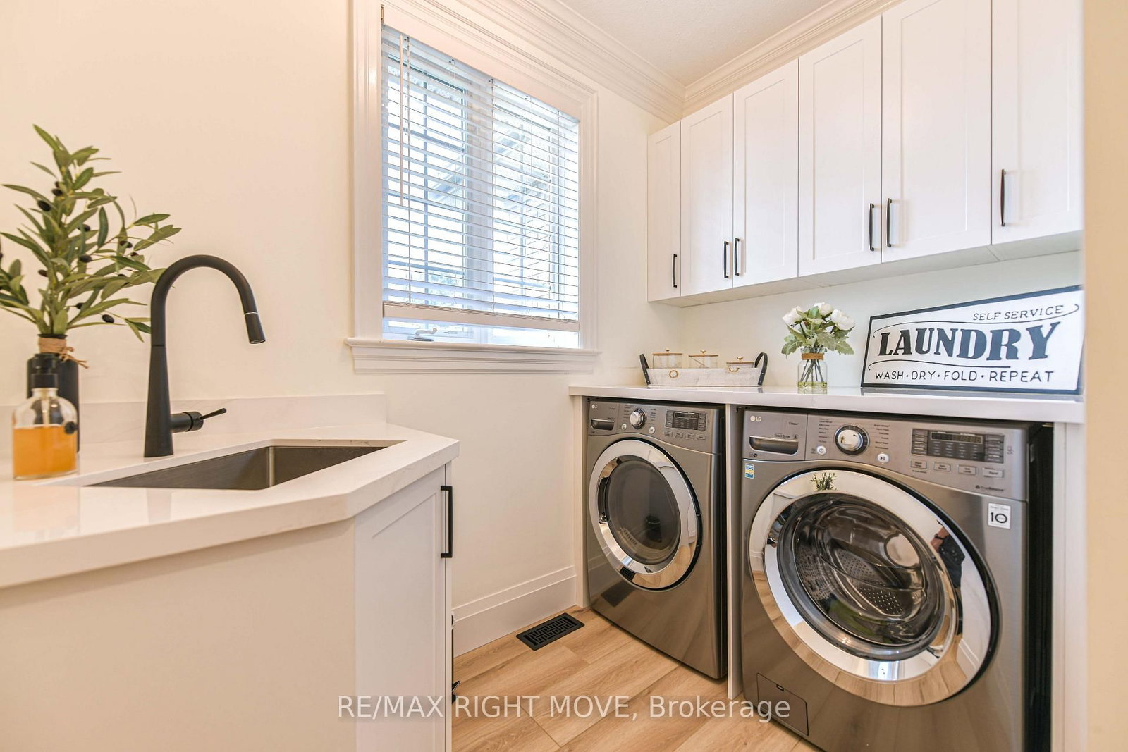 1043 Hurlwood Lane • Severn, ON photo 28