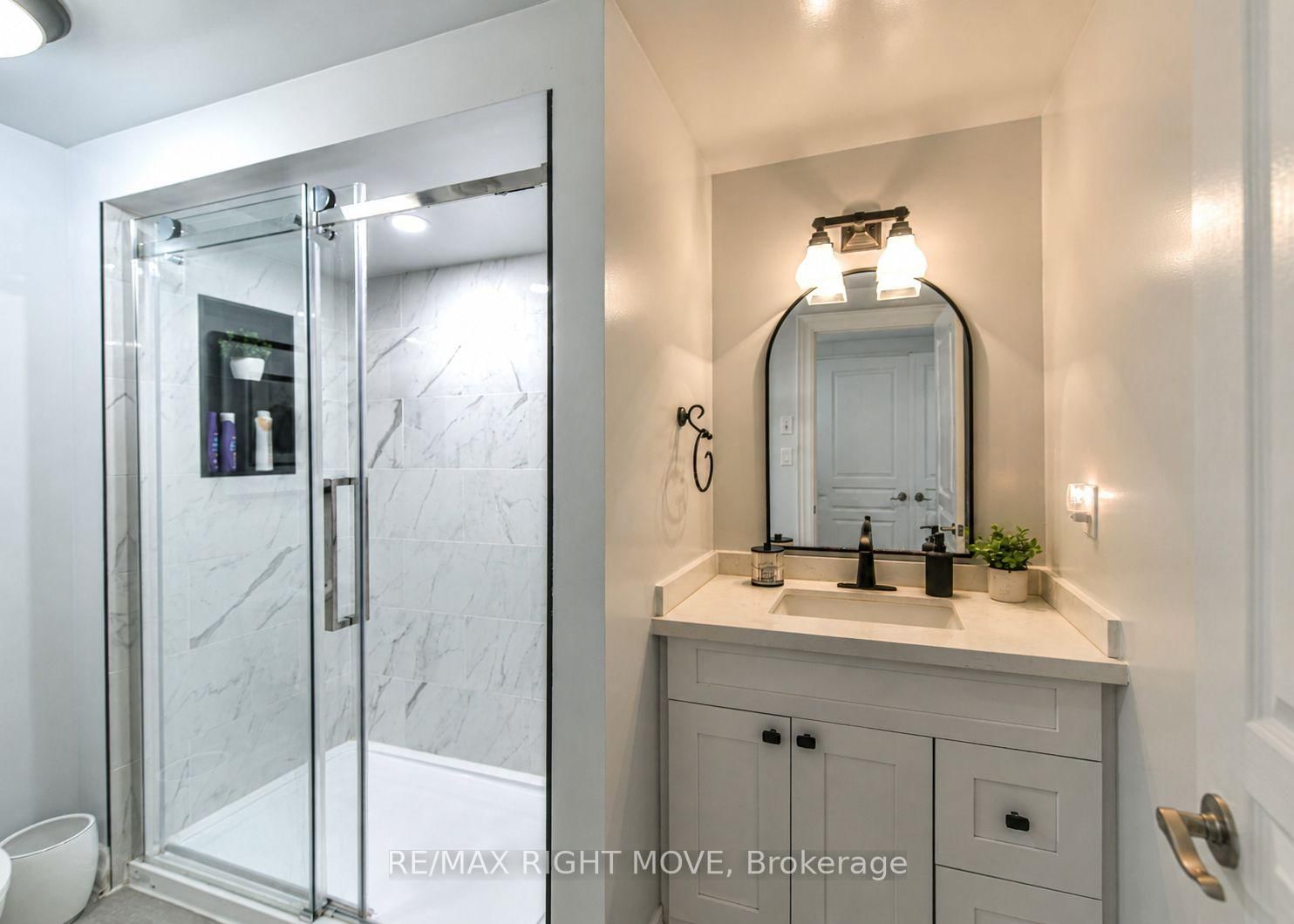 1043 Hurlwood Lane • Severn, ON photo 37