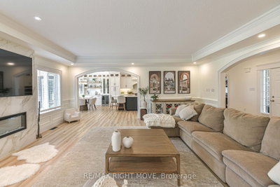 1043 Hurlwood Lane • Severn, ON photo 9