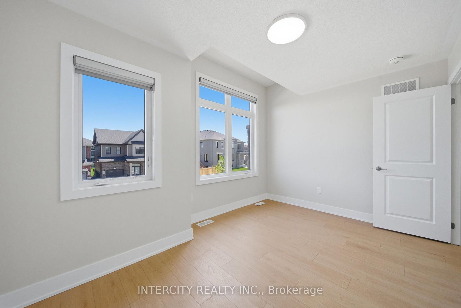 10 Kingsbury Trail • Barrie, ON photo 39