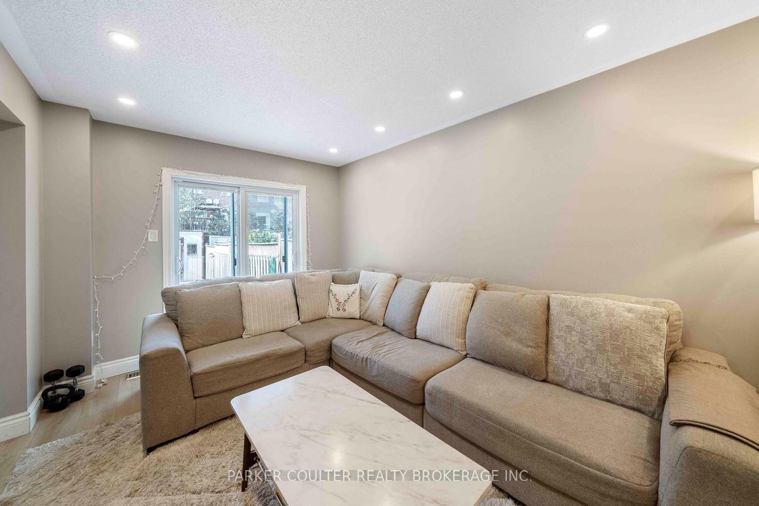 16 Drake Drive • Barrie, ON photo 11