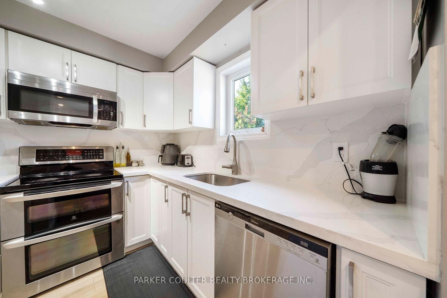 16 Drake Drive • Barrie, ON photo 13
