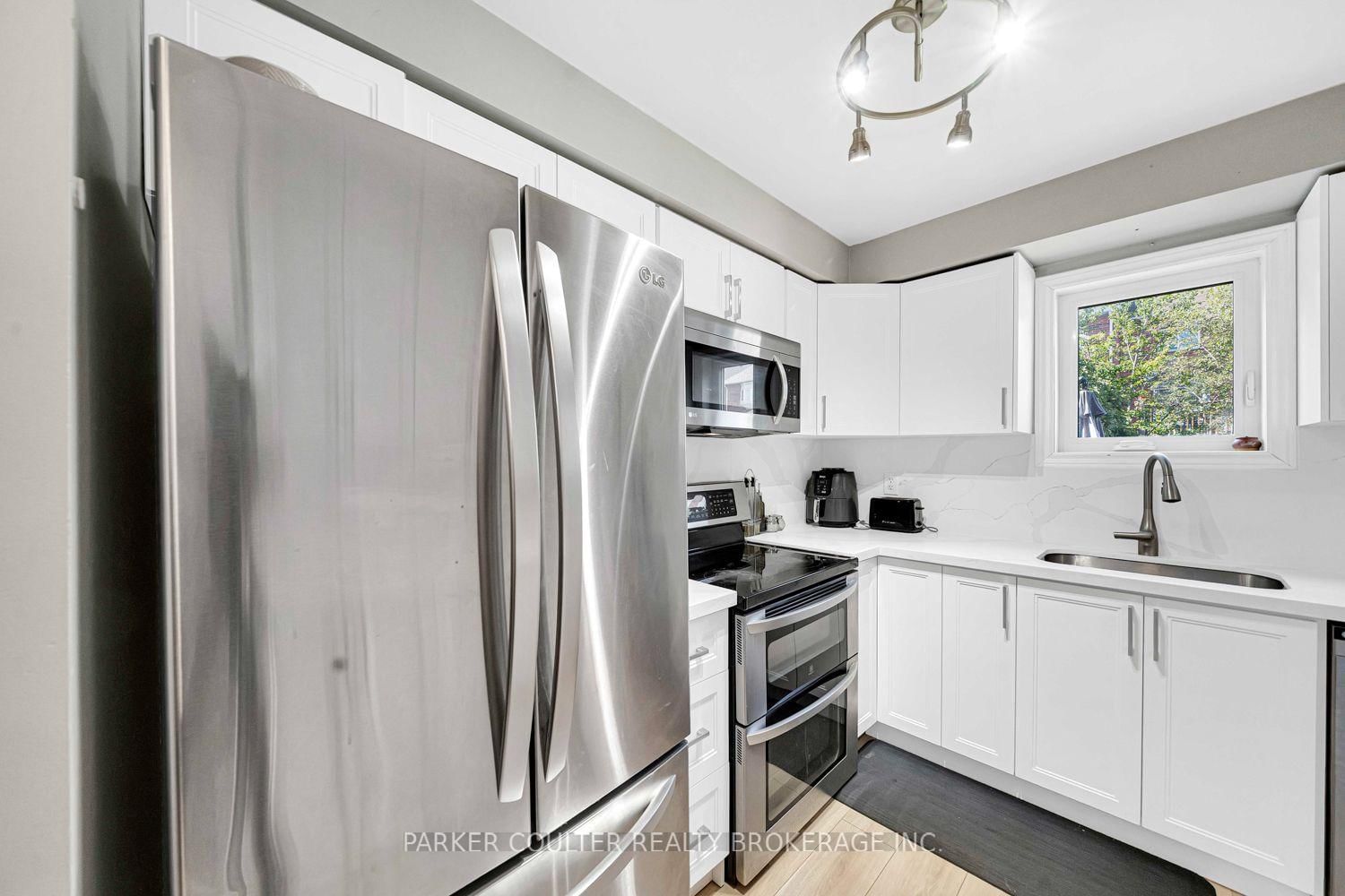 16 Drake Drive • Barrie, ON photo 18