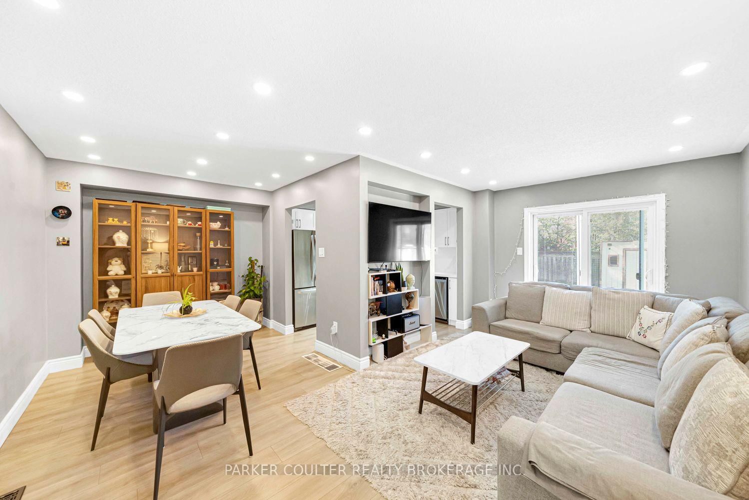 16 Drake Drive • Barrie, ON photo 5